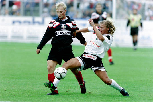 Malmö FF spelade i Örebros bortatröjor. Jörgen Ohlsson,