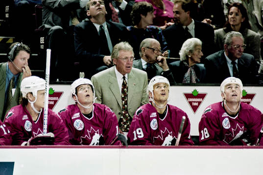 Glen Sather, tränare i Kanada i båset