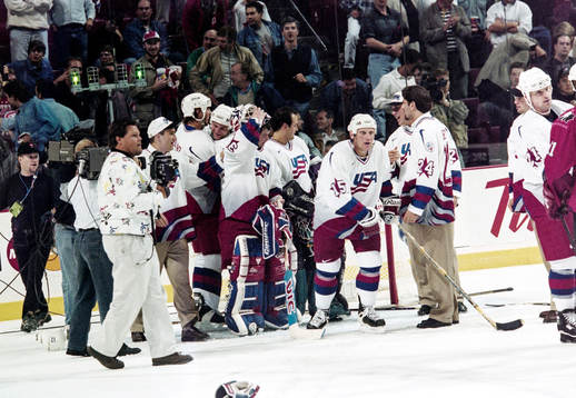 Brett Hull och USA jublar