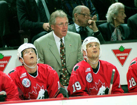 Glen Sather, tränare (Head Coach) för Kanada
