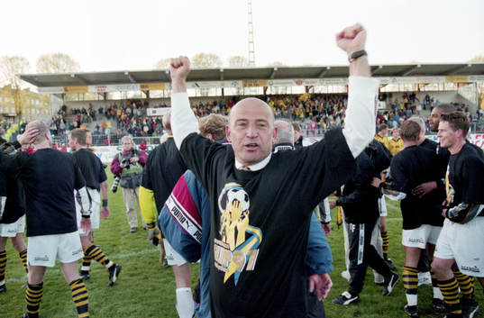 AIK:s Stefan Söderberg klubbdirektör jublar