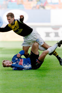 Gary Sundgren, AIK i en tuff närkamp