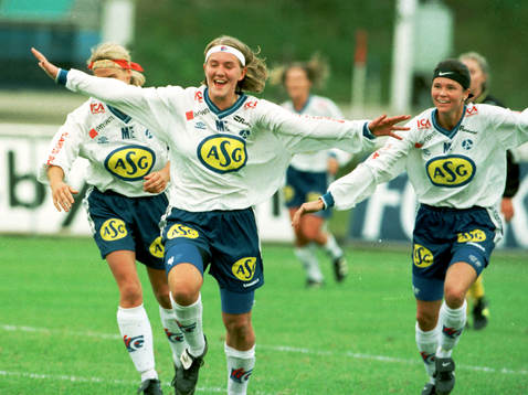 Julia Carlsson, Älvsjö