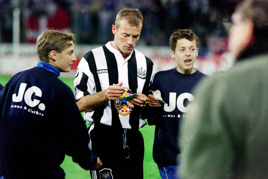 Alan Shearer, Newcastle skriver autografer