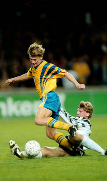 Jesper Blomqvist glidtacklas