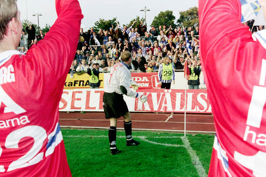 Thomas Ravelli, målvakt, Göteborg jublar