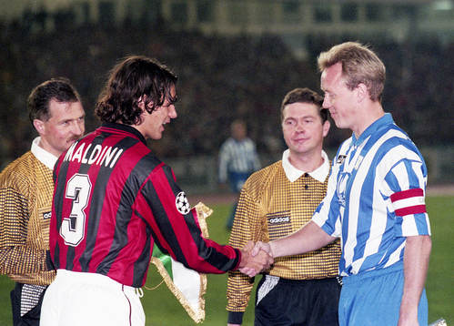 Lagkaptenerna Paolo Maldini, Milan och Stefan Lindqvist,