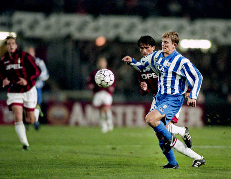 Jesper Blomqvist med bollen