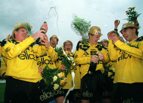Lyckliga Elfsborgs-spelare jublar över seriesegern