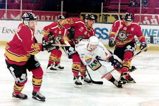 Roger Åkerström, Luleå stoppar Daniel Carlsson,