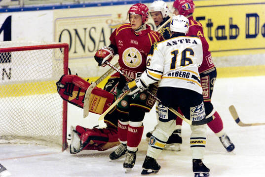 Situation framför Michael Sundlöv, målvakt, Brynäs