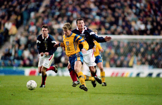 Jesper Blomqvist hakas bakifrån