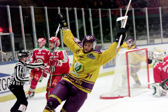 Färjestads Magnus Arvedson jublar