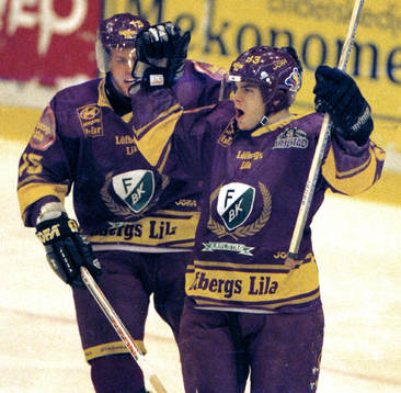 Patrik Wallenberg, Färjestad, jublar och gratuleras av