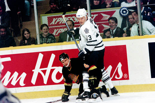 Mats Sundin, Toronto Maple Leafs och Mark Wotton, Vancouver