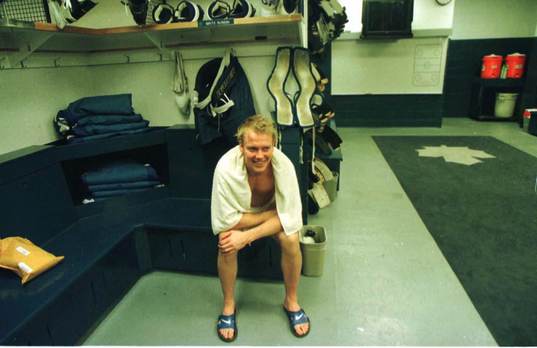 TORONTO ISHOCKEY. MATS SUNDIN SITTER SJÄLV KVAR I