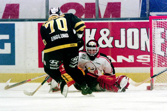Patric Englund, AIK fri med Roger Nordström, målvakt i