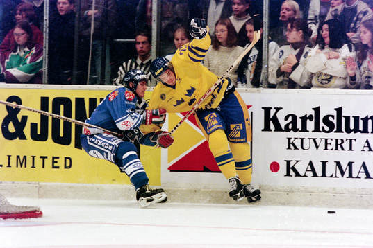 Fredrik Lindqvist, Sverige stoppas