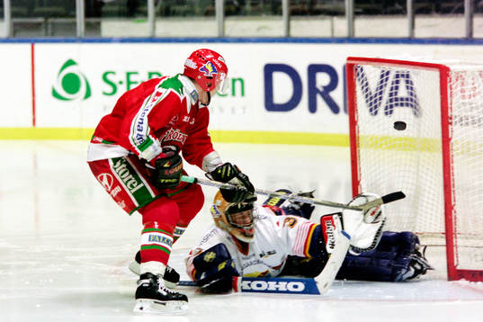 Marko Jantunen, Frölunda lyfter in pucken bakom