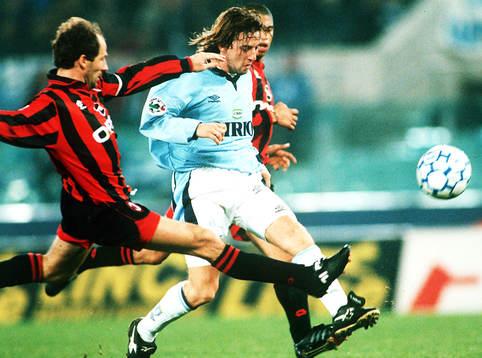 Lazio - Milan: Giuseppe Signori tar sig förbi Franco