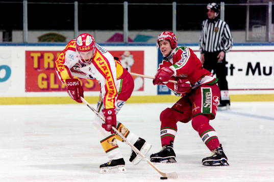 Lasse Pirjetä, Frölunda försöker stoppa en modospelare