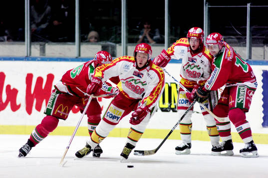 Jan-Axel Alavaara, Modo