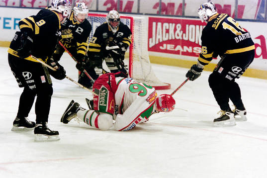 Lasse Pirjetä, Frölunda stoppas av Anders Gozzi, AIK