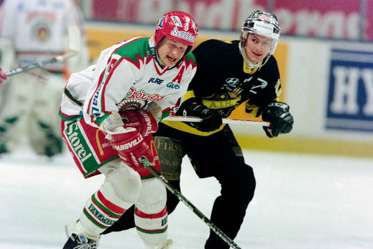 Stefan Larsson, Frölunda får klubban i magen