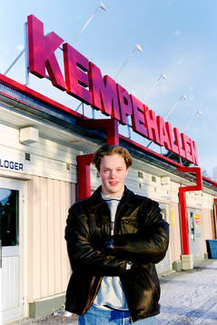 Samuel Påhlsson utanför Kempehallen
