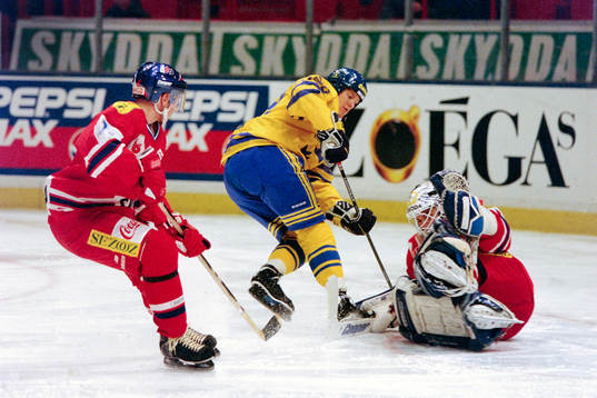 Per-Johan Axelsson, Sverige framför tjeckernas målvakt