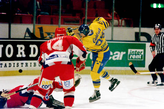 Per-Johan Axelsson, Sverige
