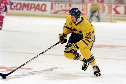 Per-Johan Axelsson, Sverige