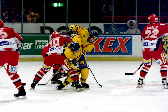 Per-Johan Axelsson, Sverige