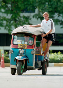 Andreas Andersson åker tuktuk