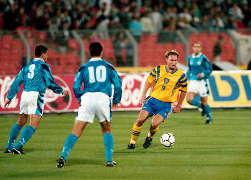 Andreas Andersson med bollen