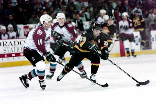 Joe Sakic, Colorado och Martin Gelinas, Vancouver Canucks