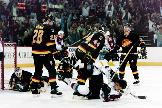 Situation framför Corey Hirsch, målvakt i Vancouver