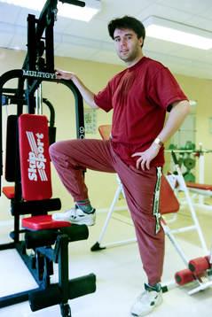 Martin Ingvarsson tränar på gym