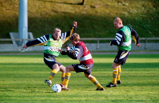 Håkan Mild, Jesper Blomqvist och Jörgen Pettersson i kamp