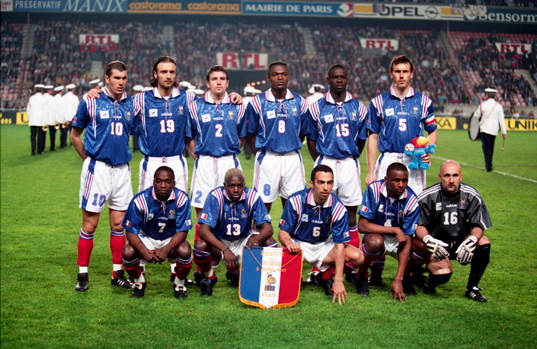 Bakre raden fr. v Zinedine Zidane, Christophe Dugarry,