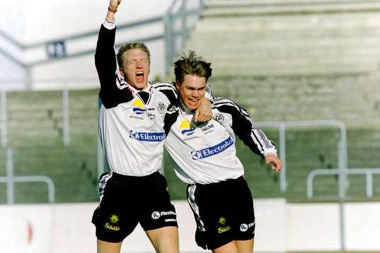 Daniel Leinar till höger gör 1-0 till Motala