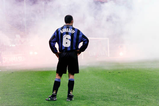 Youri Djorkaeff, Inter tittar på brandmän som släcker