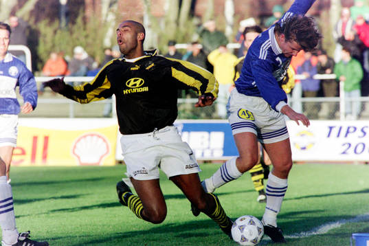 Pascal Simpson, AIK. fälls