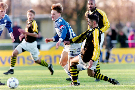 Håkan Nilsson, trelleborg med Nebojsa Novakovic, AIK i