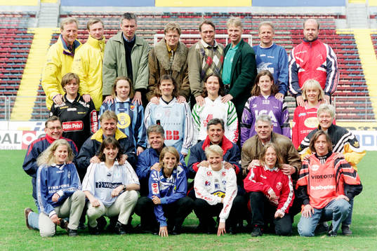 Tränare och spelare på Råsunda. Bl. a Thomas Dennerby,