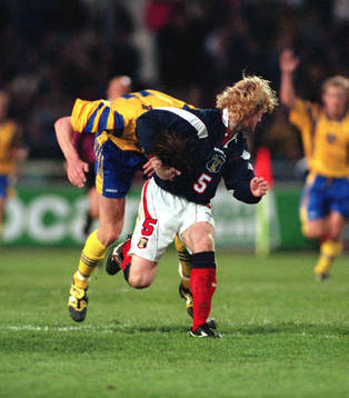 Kennet Andersson, Sverige och Colin Hendry, Skottland