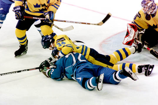 Roger Johansson, Sverige ovanpå finlands Juha Lind