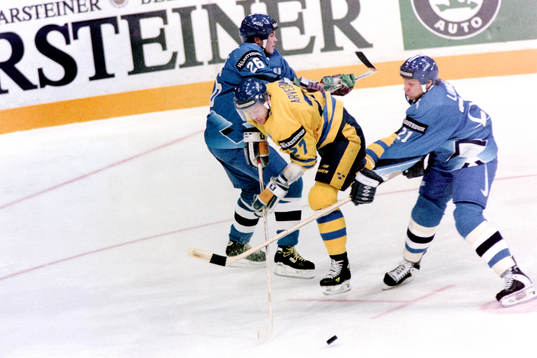 Magnus Arvedson, Sverige mellan finlands Mika Strömberg