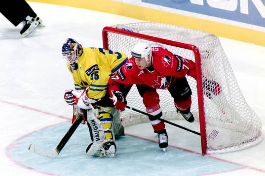 Tommy Salo, målvakt, Sverige och Chris Gratton, Kanada