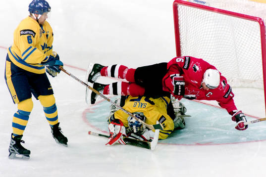 Dean Evason, Kanada flyger över Tommy Salo, målvakt i